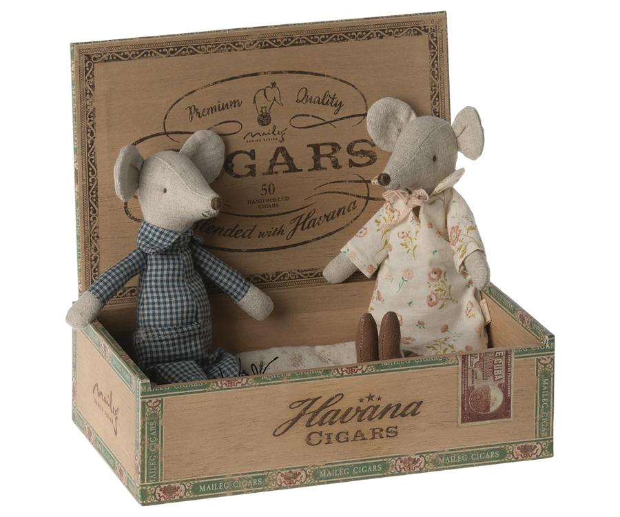 Grandma + Grandpa Mice in Cigarbox